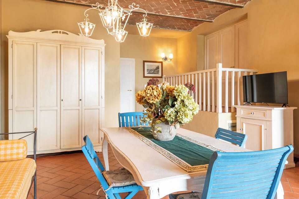 Autumn, Dining Room, Kitchen, Living Room, Spring, Summer, Winter