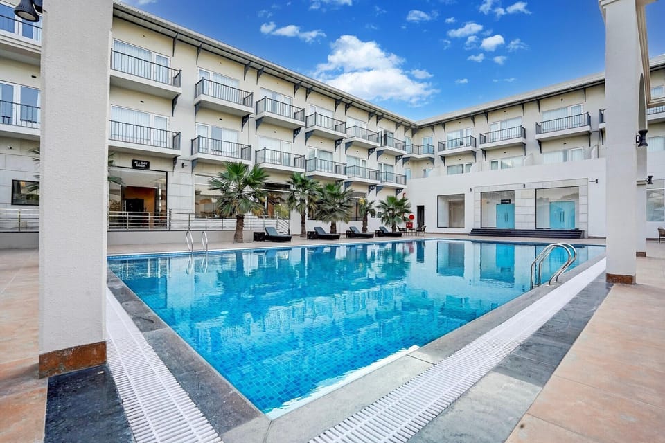 Holiday Home Swimming Pool