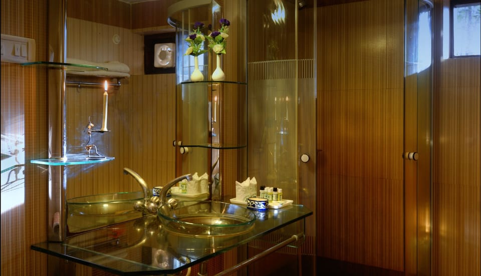 Deluxe Twin Room, 1 Double Bed, Non Smoking, Resort View | Bathroom | Shower, free toiletries, hair dryer