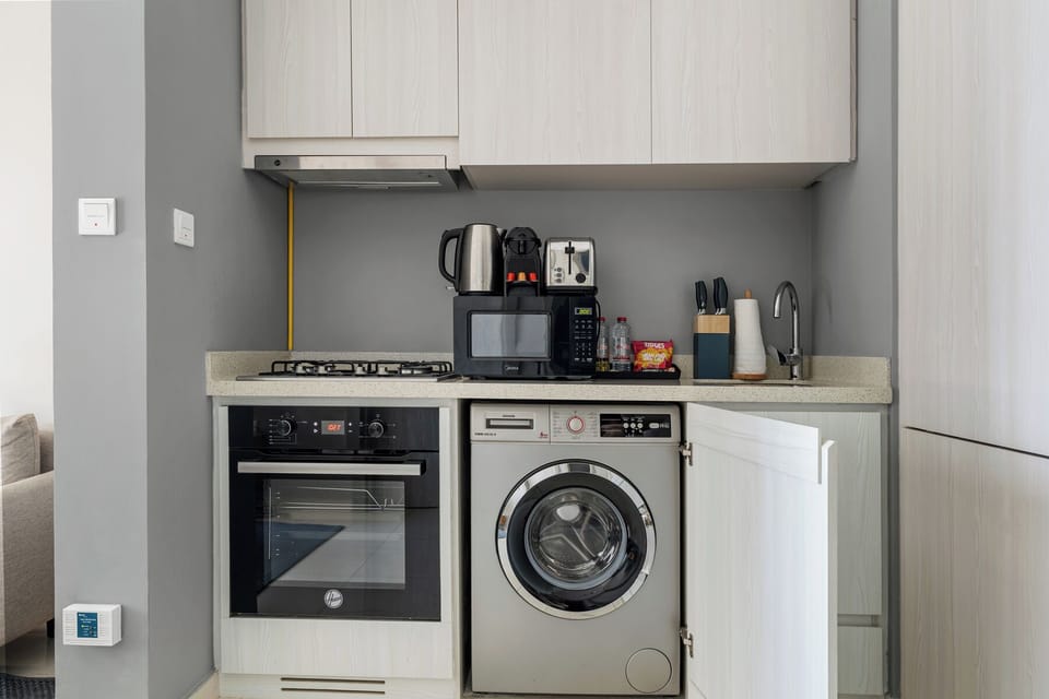 Apartment, Balcony, Canal View | Private kitchen | Toaster
