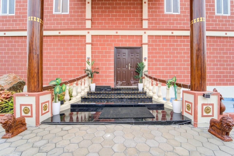 Entrance / Reception