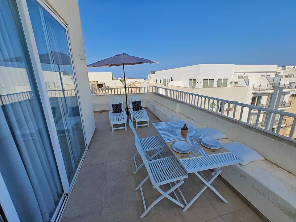 Penthouse, City View | Outdoor dining
