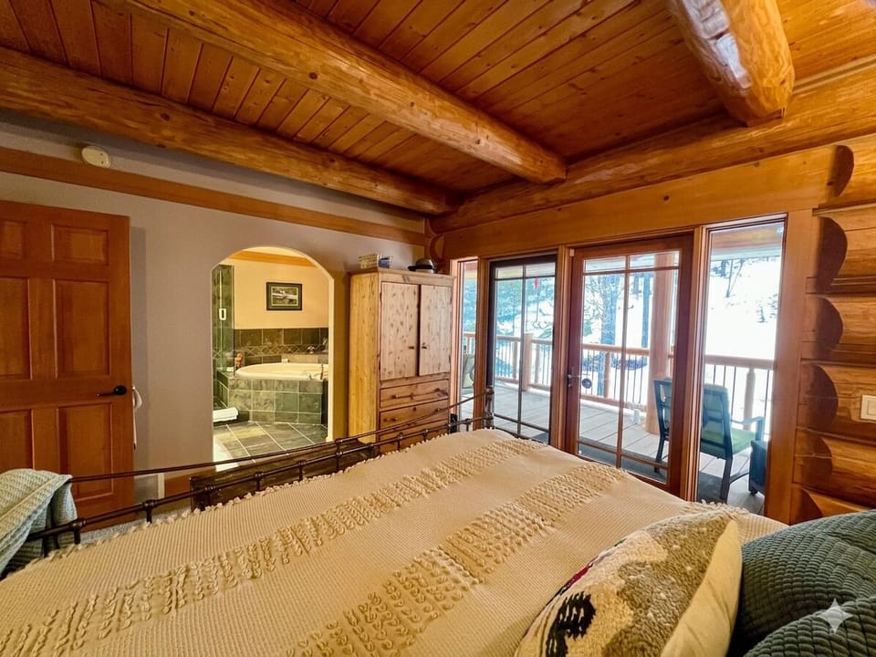 Bedroom #1 (Master) - Queen Bed with full ensuite bathroom.