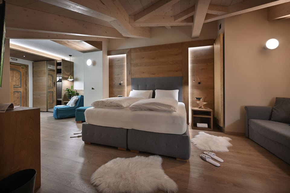 Deluxe Double or Twin Room, Balcony, Mountain View | Frette Italian sheets, premium bedding, down comforters, pillowtop beds