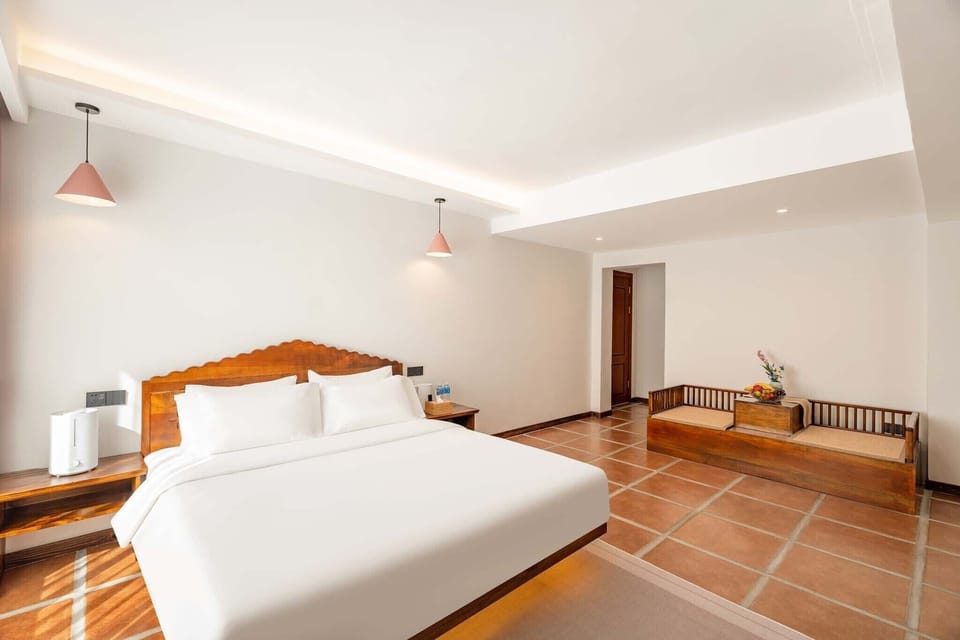 Luxury Double Room, City View | Living area | LCD TV