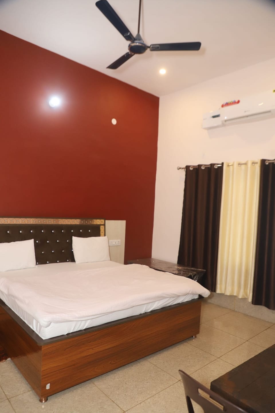 Deluxe Room | Desk, free WiFi