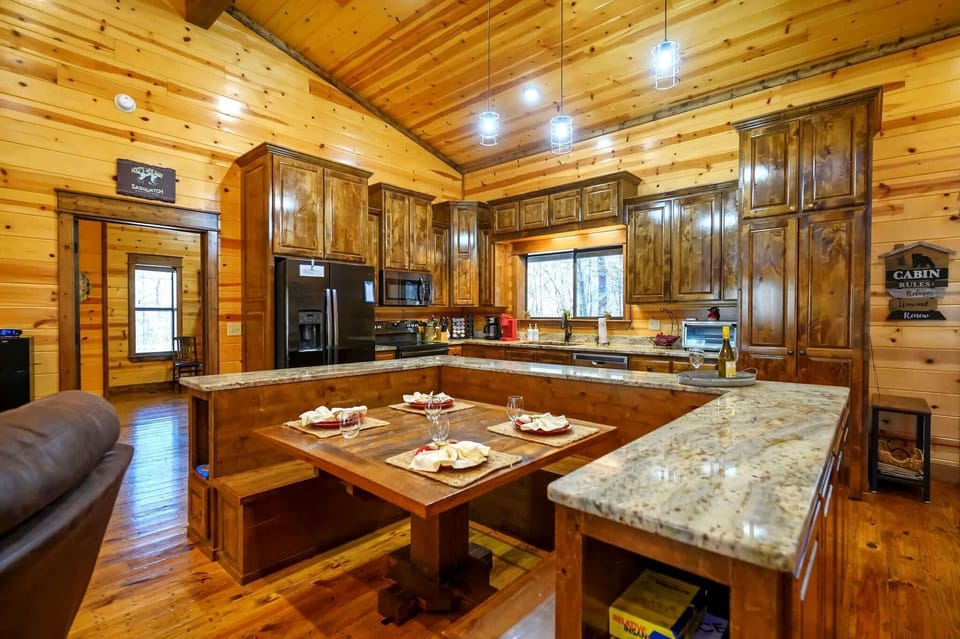 Cabin, Multiple Beds, Hot Tub, Garden View (Hoot's Hideaway) | Private kitchen