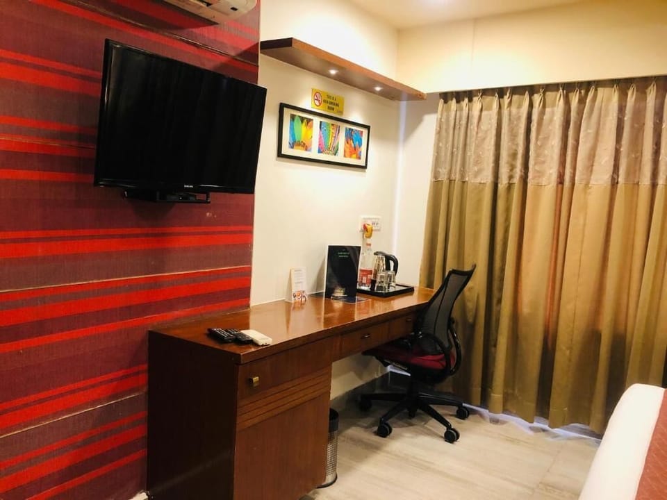 Family Room, City View | Interior