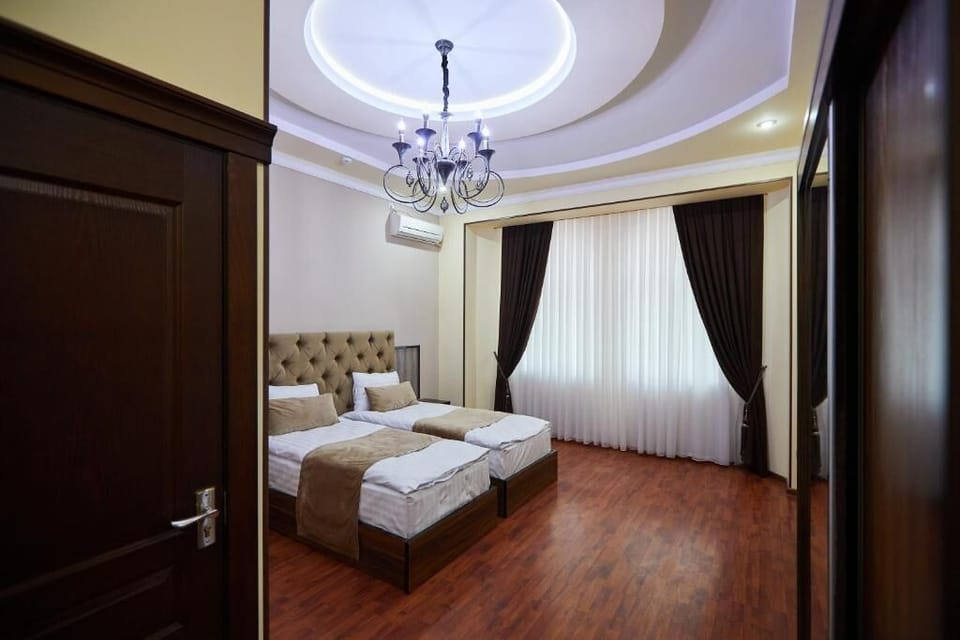 Standard Twin Room, Courtyard View | Desk, laptop workspace