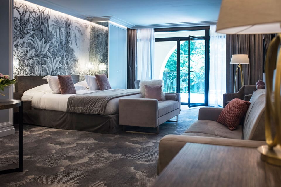 Deluxe Room | Egyptian cotton sheets, premium bedding, pillowtop beds, minibar