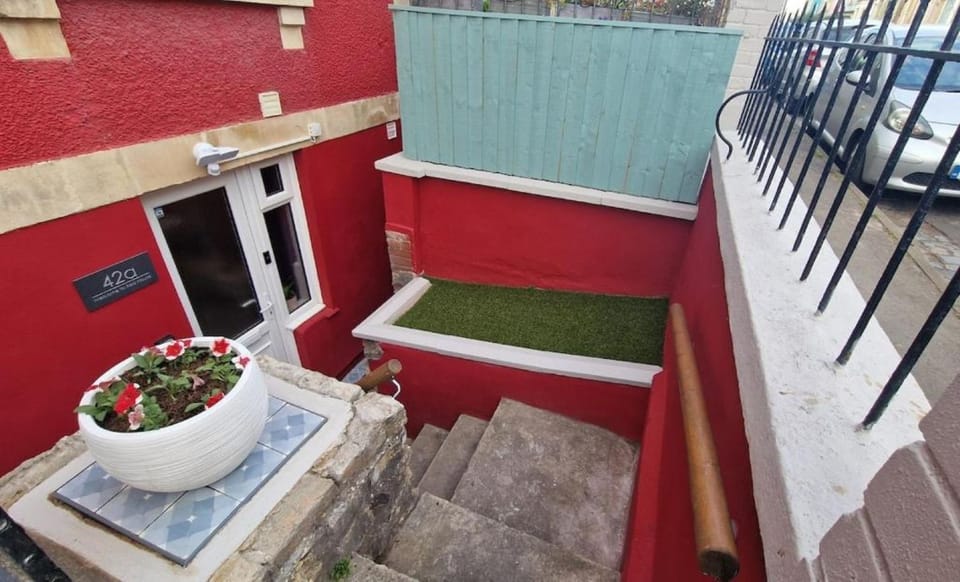 Entrance way to The Red House, 42a Richmond Street, Totterdown, Bristol. BS34TJ