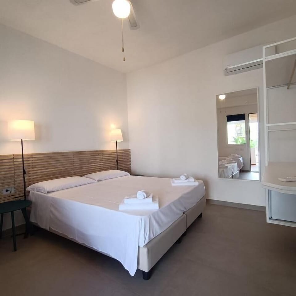 Pillowtop beds, minibar, in-room safe, desk
