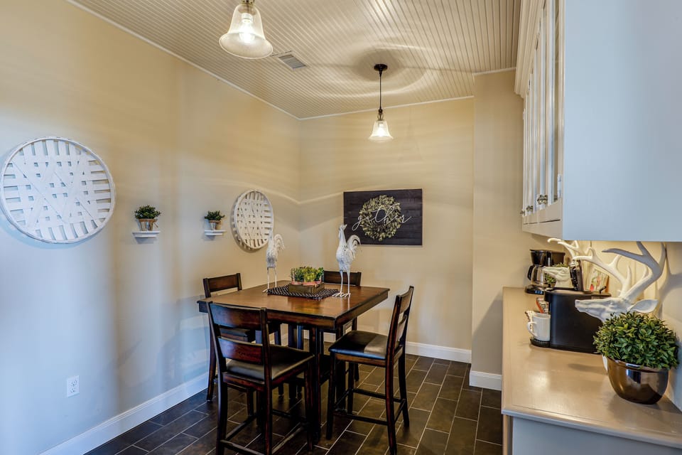 House (3 Bedrooms) | Interior