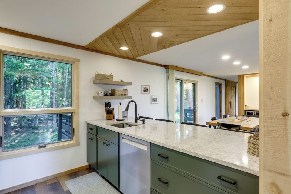 House (5 Bedrooms) | Interior