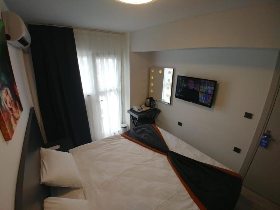 Basic Room, Balcony, City View | In-room safe, free WiFi