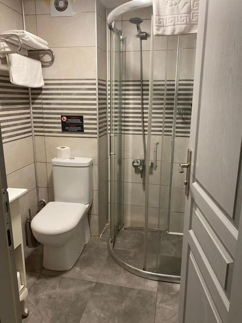 Basic Room, Balcony, City View | Bathroom | Shower, free toiletries, hair dryer, slippers