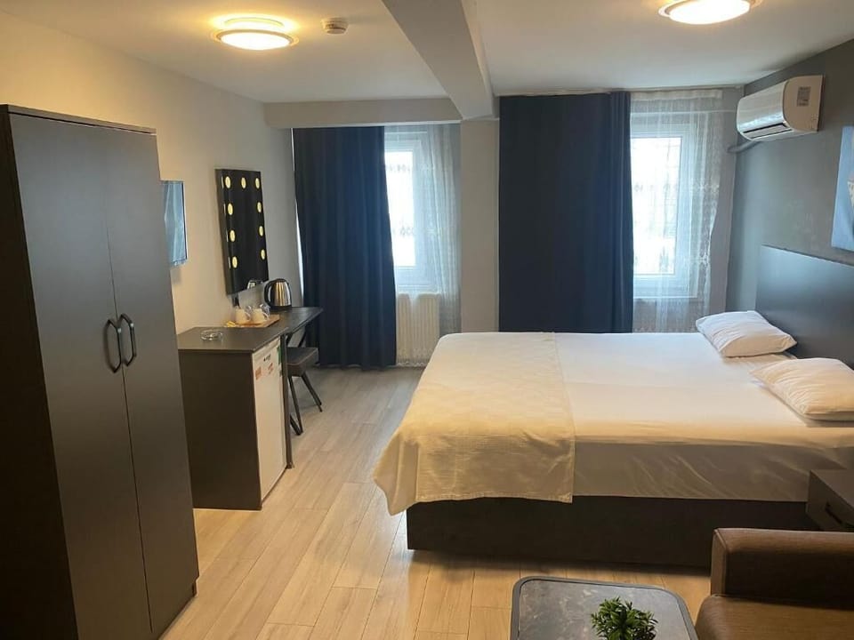 In-room safe, free WiFi