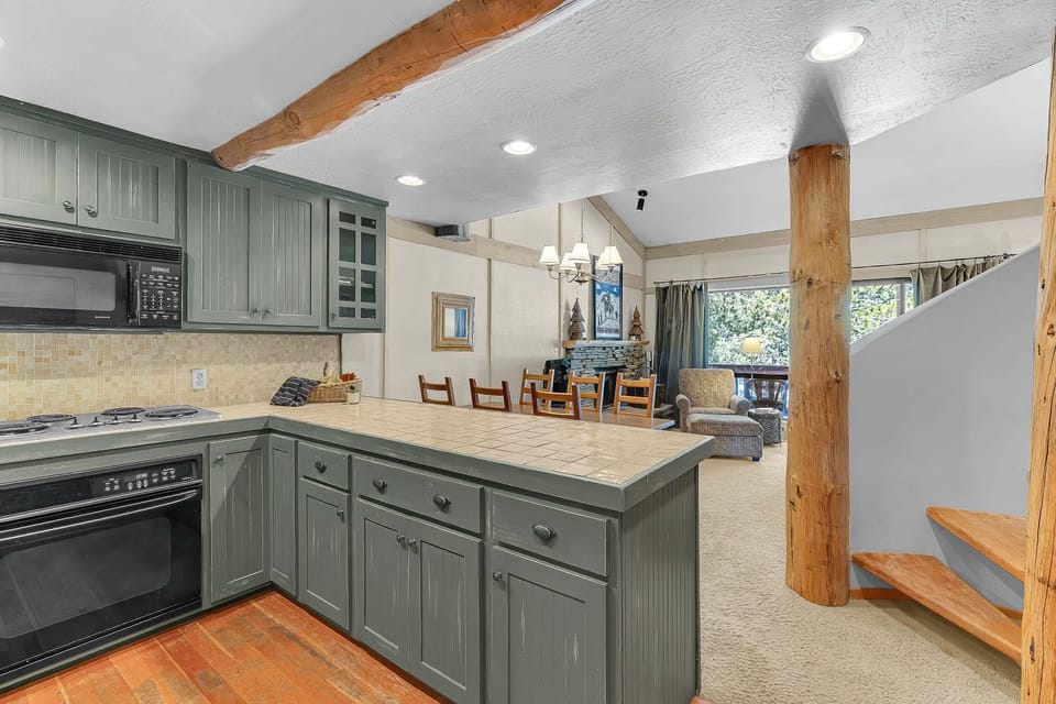 Condo, 2 Bedrooms | Private kitchen | Fridge, oven, toaster