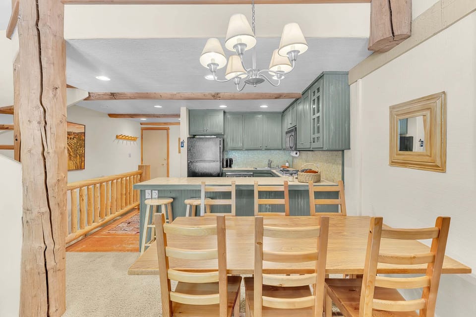 Condo, 2 Bedrooms | Dining