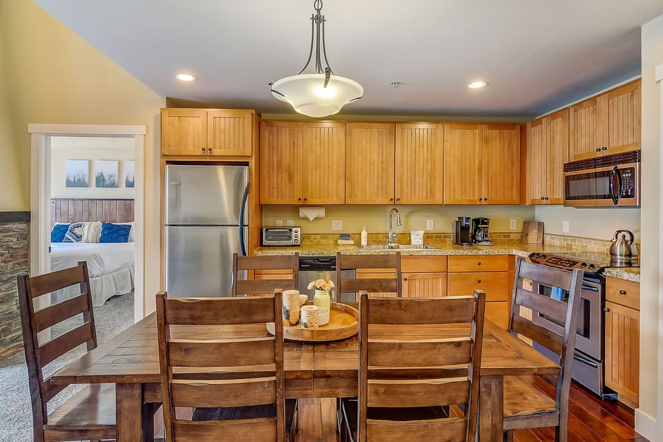 Condo, 2 Bedrooms | Private kitchen | Fridge, oven, coffee/tea maker, toaster