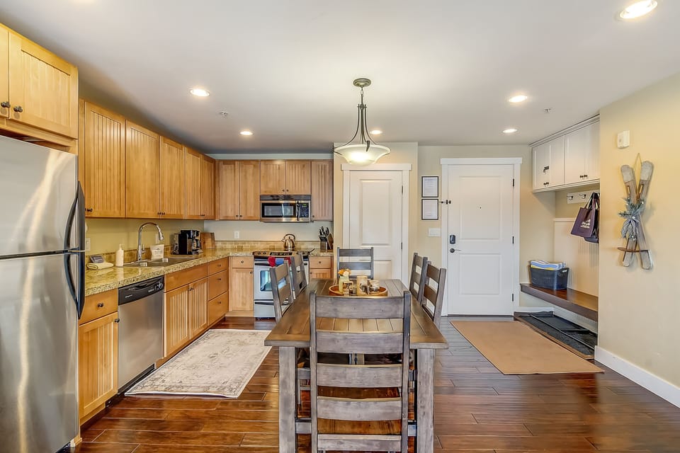 Condo, 2 Bedrooms | Private kitchen | Fridge, oven, coffee/tea maker, toaster