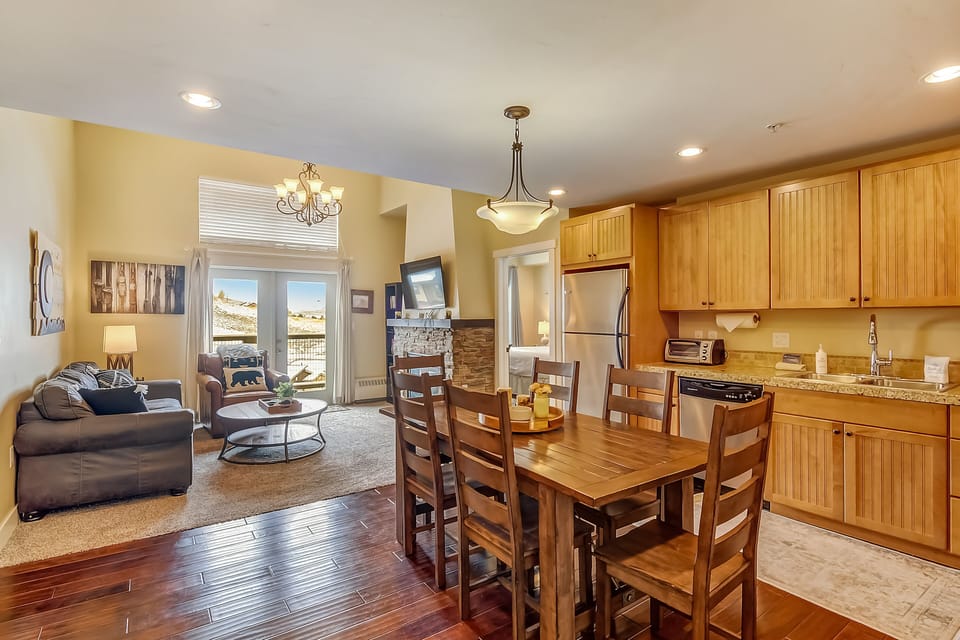 Condo, 2 Bedrooms | Interior