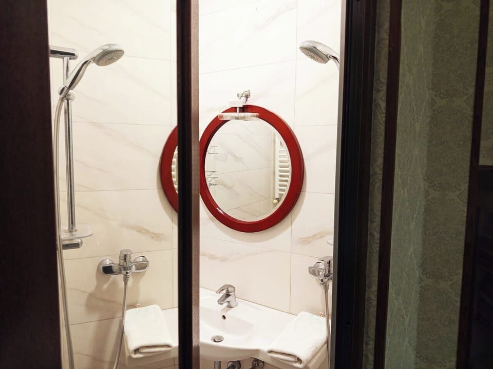Economy Twin Room, Courtyard View | Bathroom | Slippers
