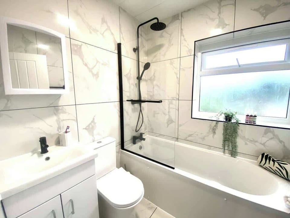 Full Bathroom