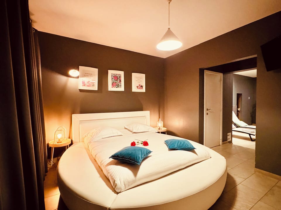Premium Studio Suite | Free WiFi, bed sheets