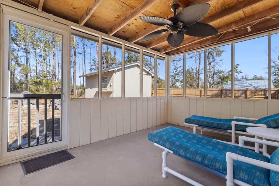Screened in Back Porch