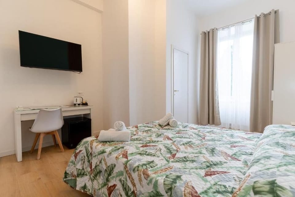 Superior Double Room, Non Smoking, Courtyard View | Iron/ironing board, free WiFi