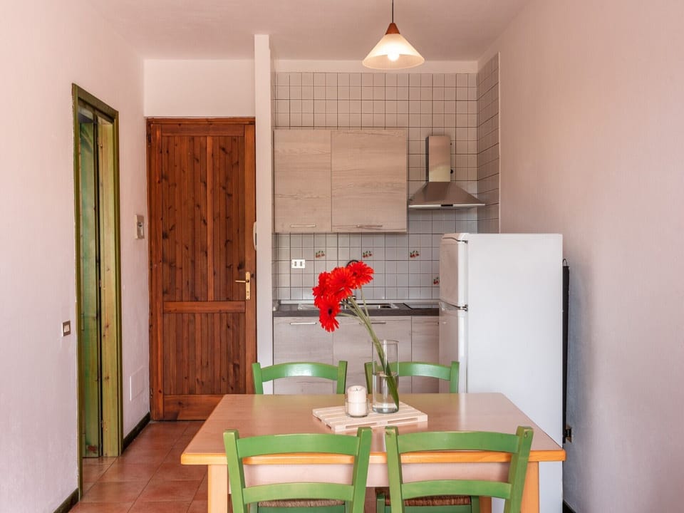 Apartment, 1 Bedroom | Dining room