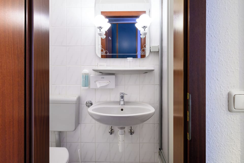 Single Room | Bathroom