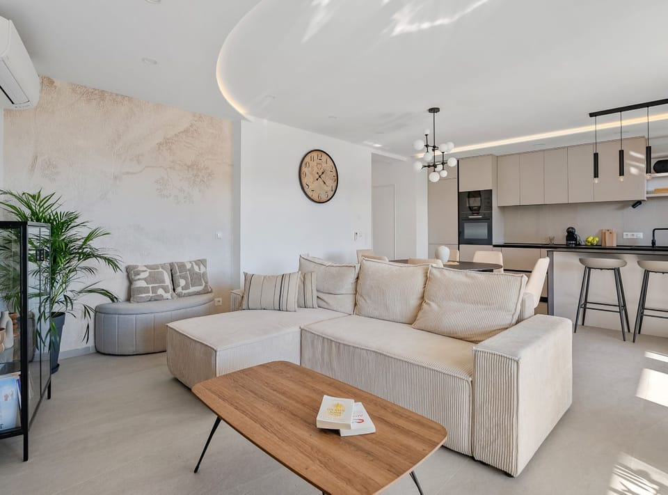 Apartment (Two Bedroom Apartment) | Lobby