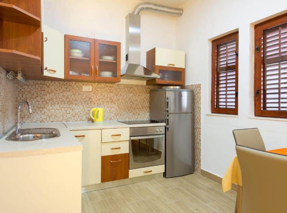 Apartment (One Bedroom Apartment) | Private kitchen | Fridge