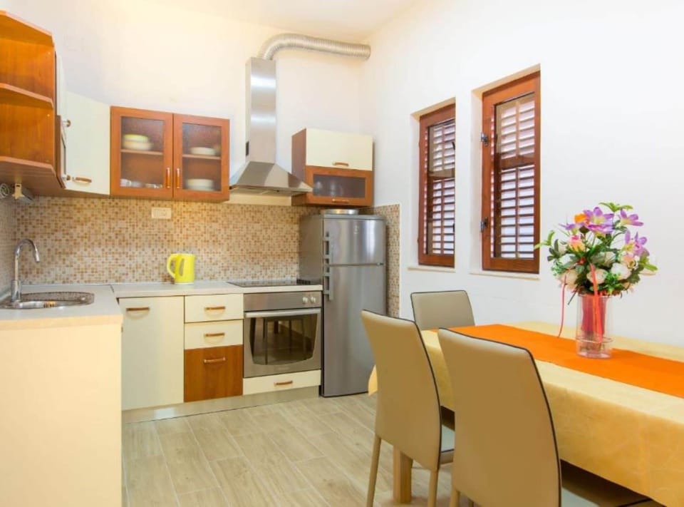 Apartment (One Bedroom Apartment) | Private kitchen | Fridge