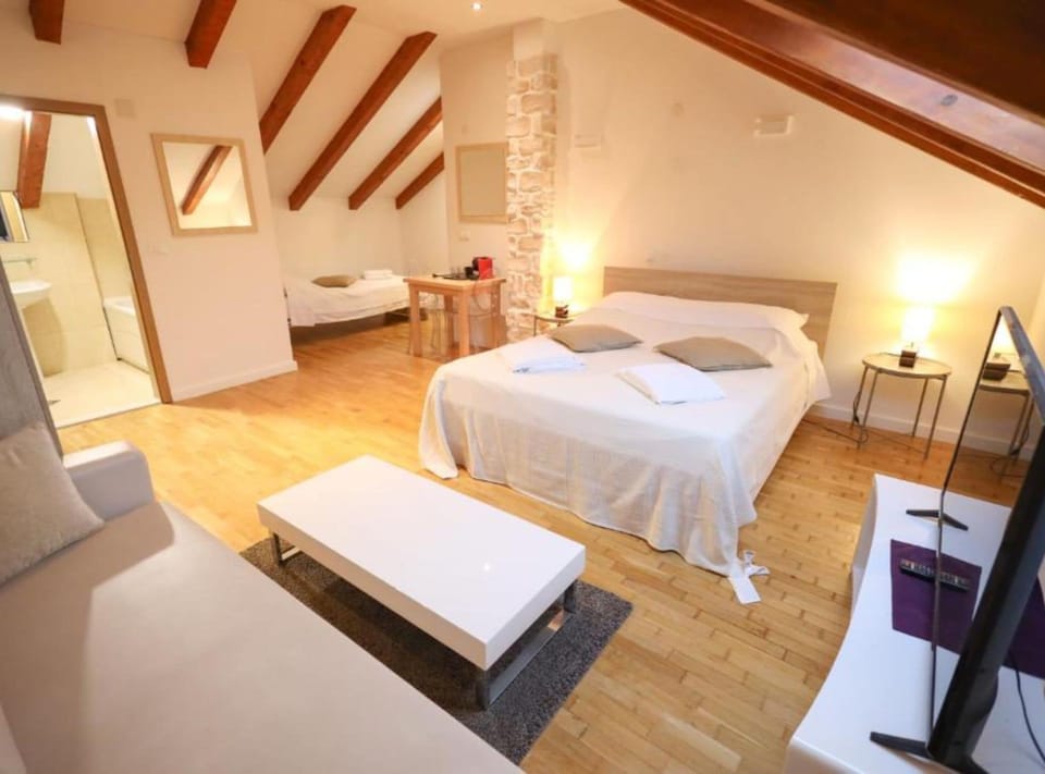 5 bedrooms