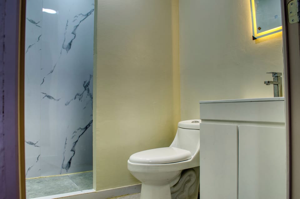 Deluxe Double Room, City View | Bathroom