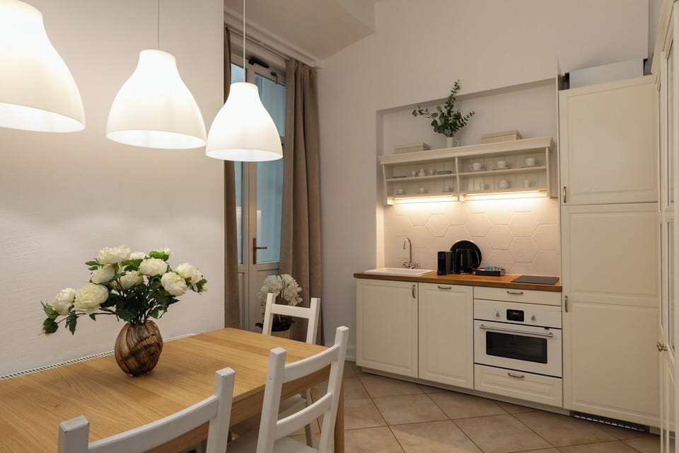 Deluxe Apartment, 2 Bedrooms | Private kitchenette | Fridge, oven, stovetop, dishwasher