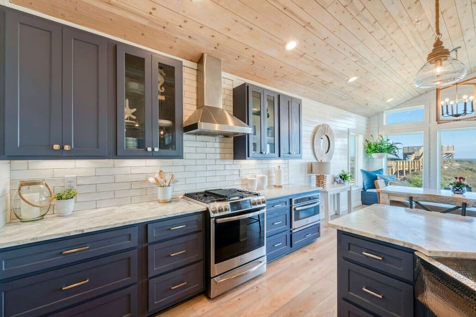 Cook with a coastal view 👩‍🍳🌴