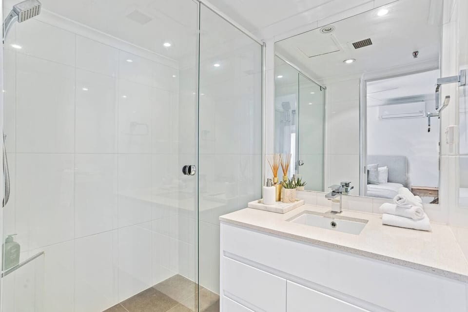  A modern and spacious master ensuite offers privacy and convenience. 
