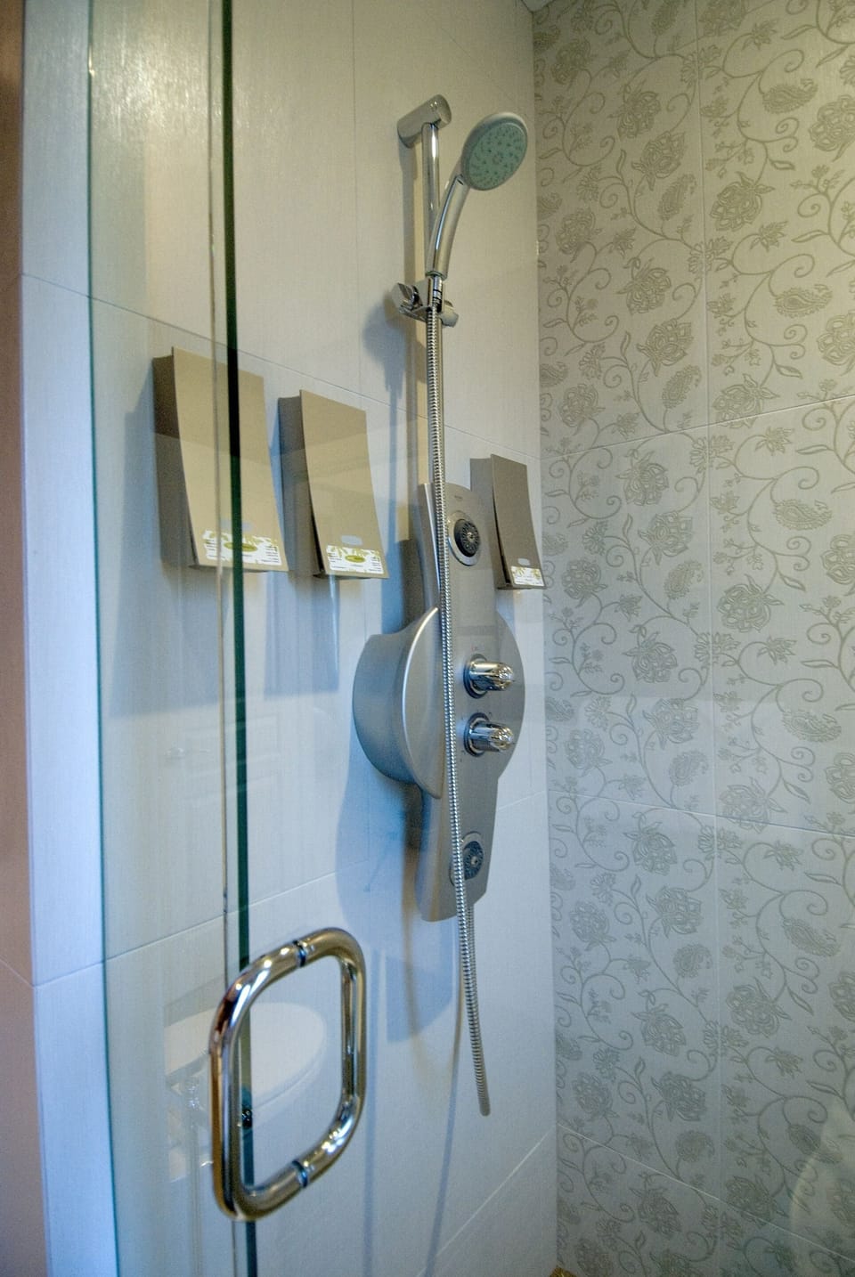 Master bathroom Grohe shower tower