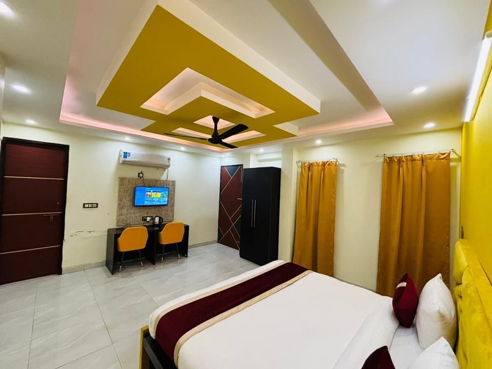 Deluxe Double Room | Desk, laptop workspace, free WiFi
