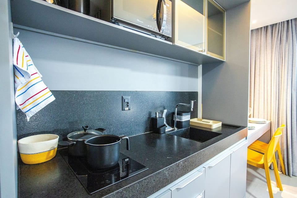 Cookware/dishes/utensils