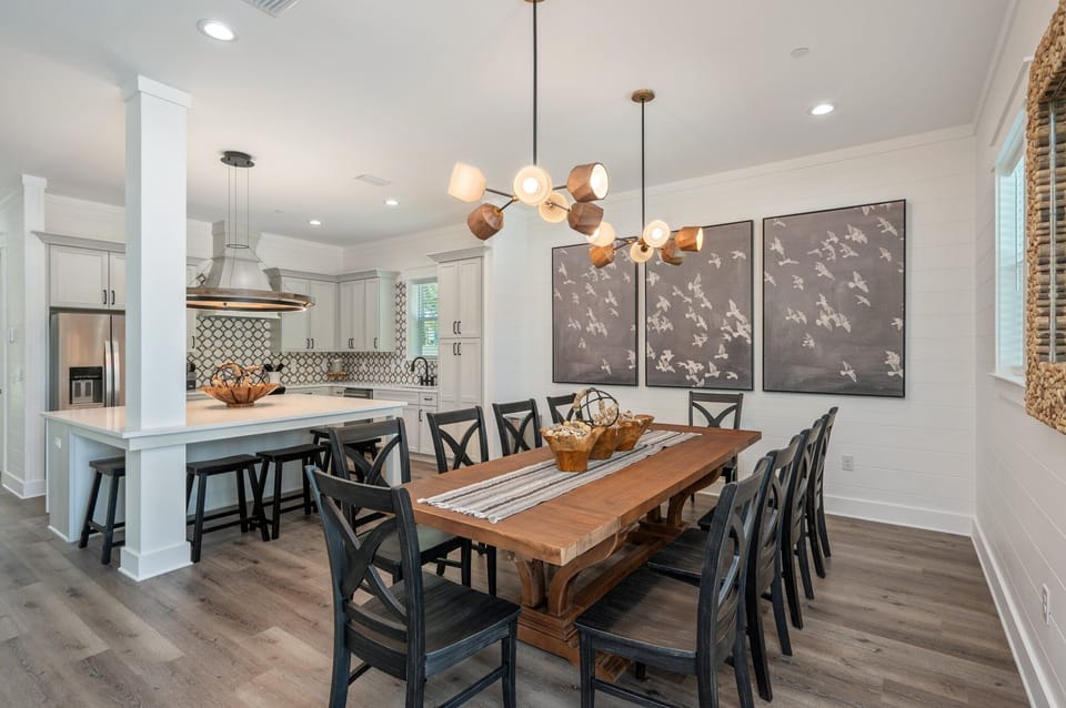 Spacious seating, 10 dining table seats, and seating for 5 at the kitchen island