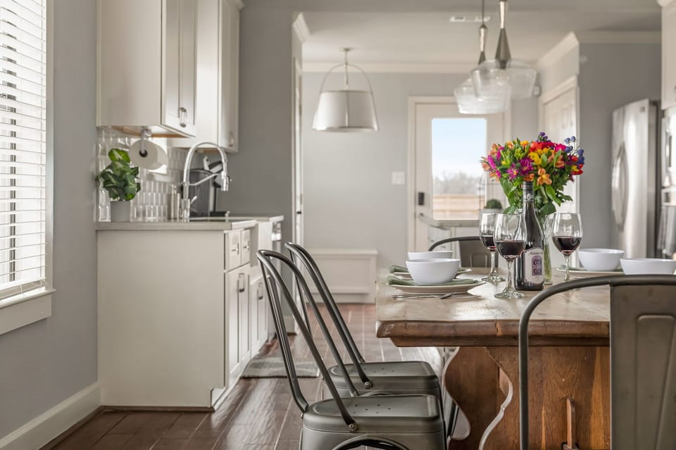 Dining area for 6