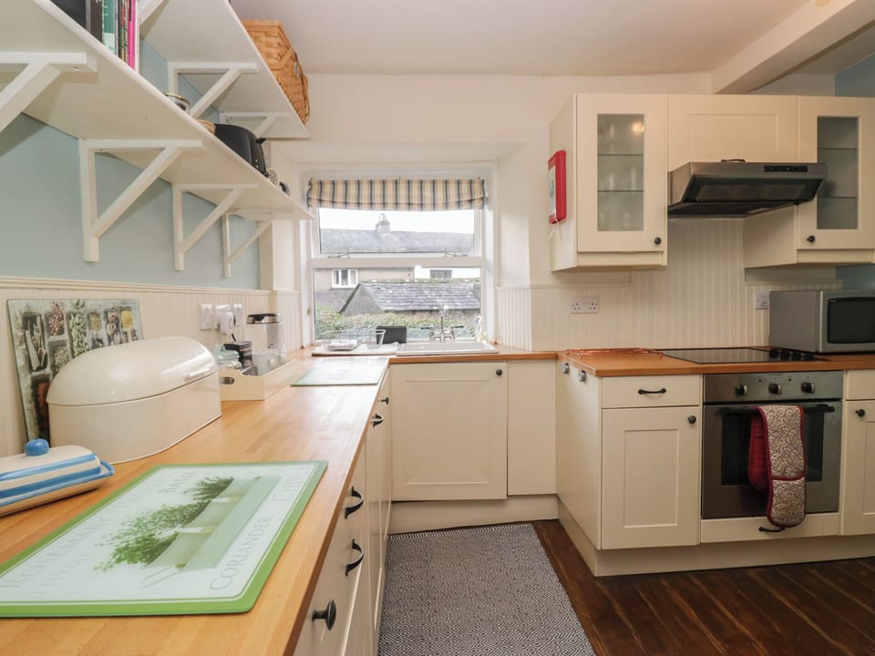 Dishwasher, cookware/dishes/utensils
