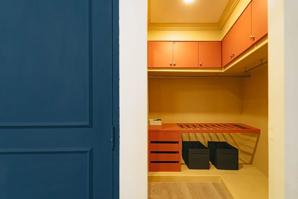 Walk-in Closet