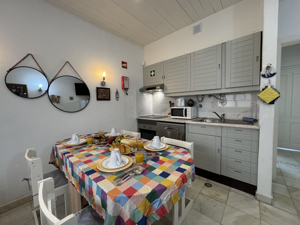 Microwave, dishwasher, coffee/tea maker