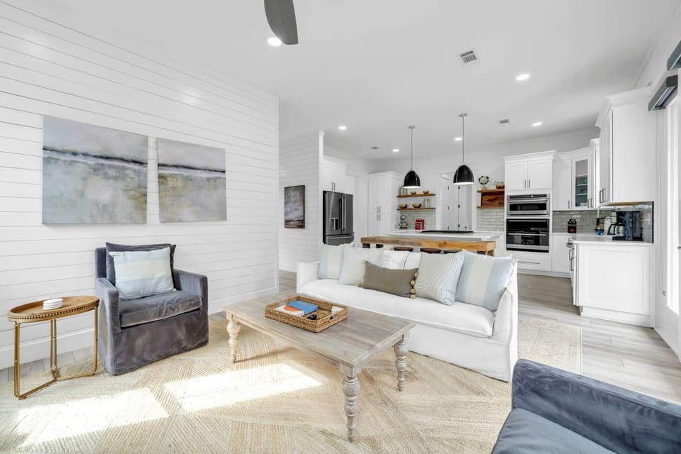 House, Multiple Beds (Seapointe Serenity) | Living area
